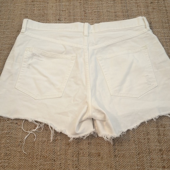 Gap White Low Rise Stride Denim Jean Shorts Cutoff Distressing size 10 / 30 - Picture 6 of 6